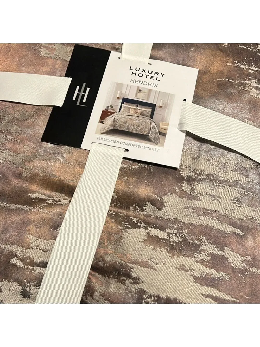 Luxury Hotel HENDRIX NWT $329 Mini Comforter Set